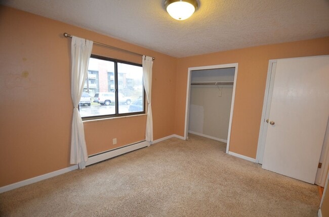 Building Photo - Pets negotiable! Dillon Valley East Condo!...