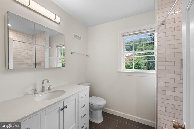 Building Photo - 2816 Ellicott St NW