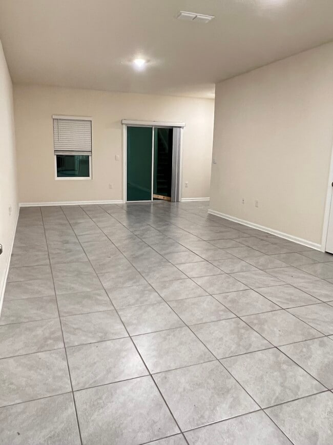 Building Photo - 9489 Star Dr
