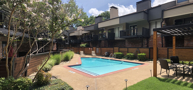 Beautiful pool area - 8710 Park Ln