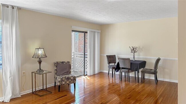 Building Photo - 475 Mount Vernon Hwy NE