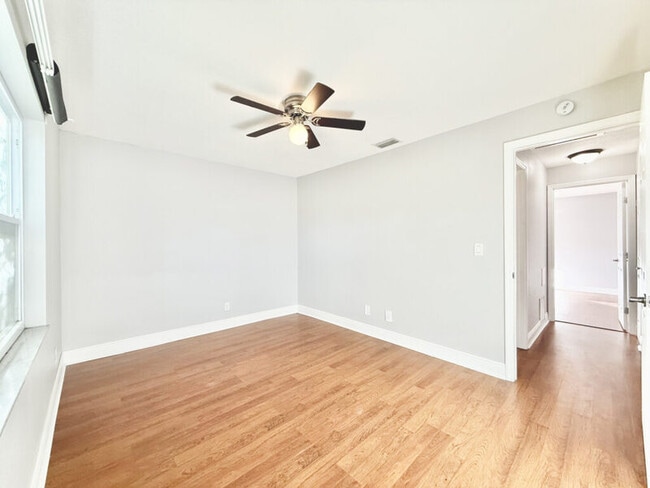 Building Photo - 6475 Cedarbrook Dr