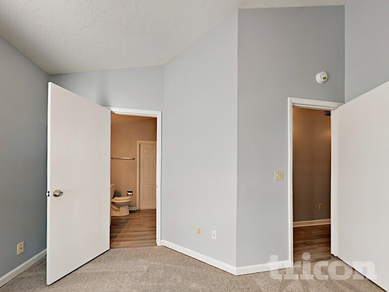 Building Photo - 2913 James Melvin Dr