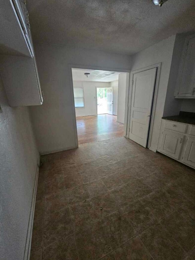 Building Photo - 3203 Hale Ave