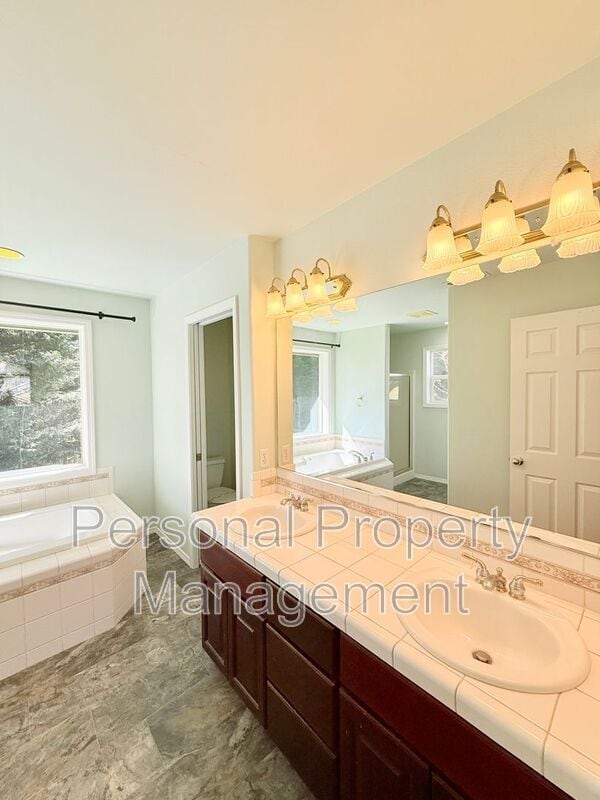 Building Photo - 4809 NW 129th St