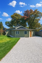 Building Photo - 806 Peter St