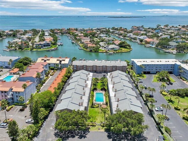 Building Photo - 637 Pinellas Bayway