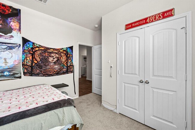 Building Photo - 381 Evergreen Sumac Lp
