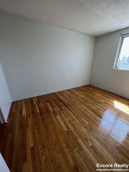 Building Photo - 382 Dorchester St