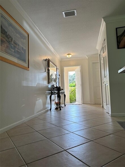 Building Photo - 4460 Crystal Lake Dr