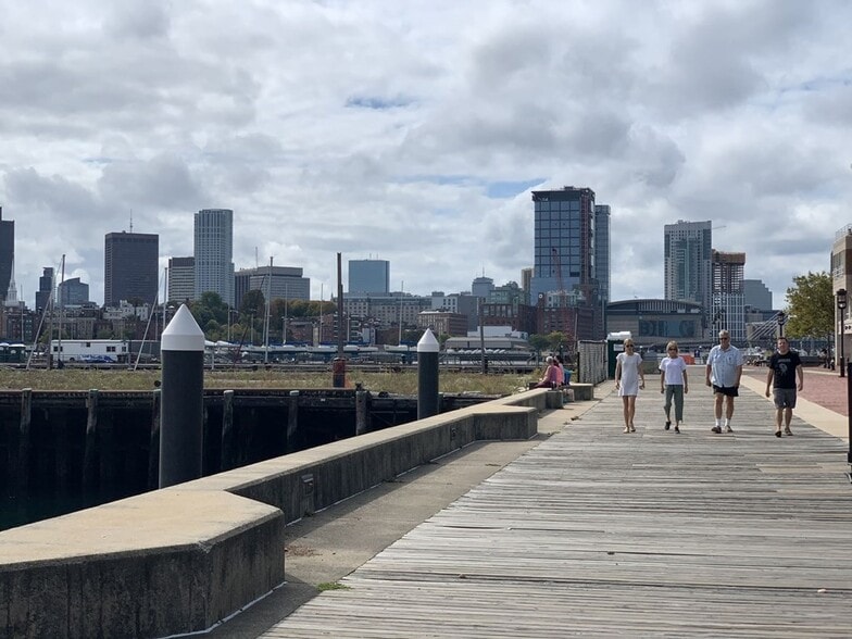 Building Photo - 106 13th St