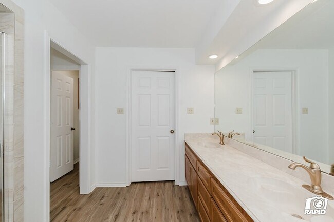 Building Photo - 4911 Sherwood Dr