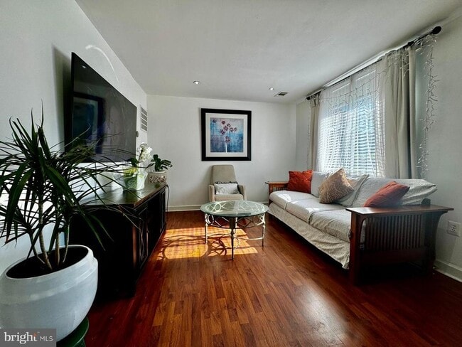 Building Photo - 8402 Jinetes Ct