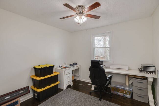 Building Photo - 514 Longview Dr