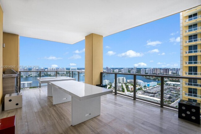 Building Photo - 17749 Collins Ave