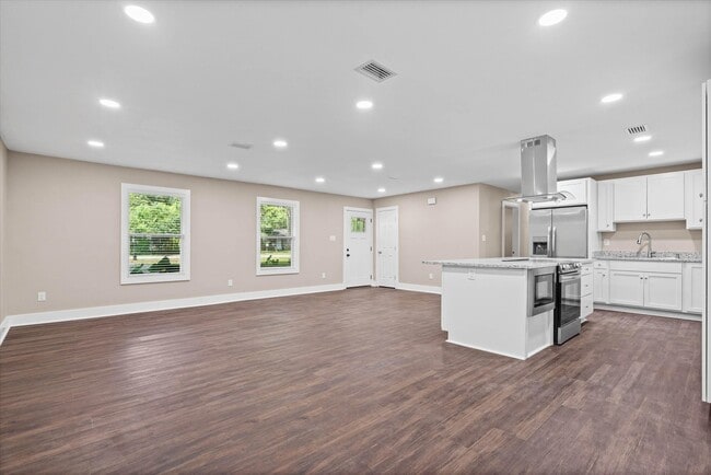 Building Photo - 2310 McPhillips Dr
