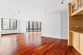 Building Photo - 155 W 70th St