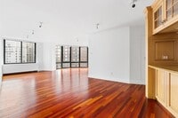 Building Photo - 155 W 70th St