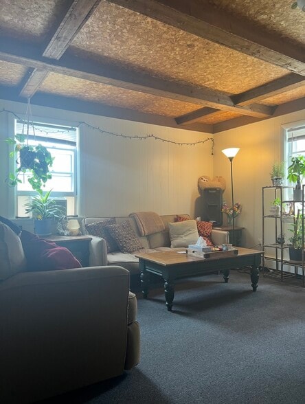 Living room - 44 Prospect St