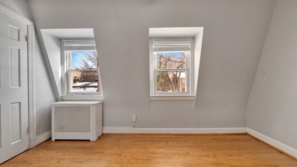 Building Photo - 840 21st St NE