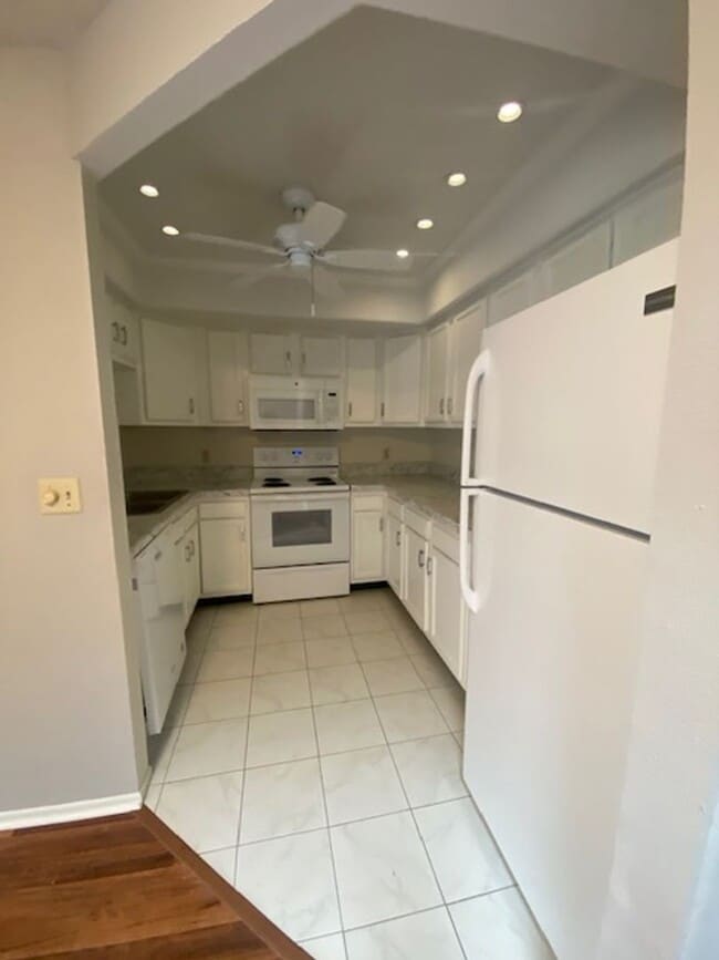 Building Photo - 13301 Broadhurst Loop
