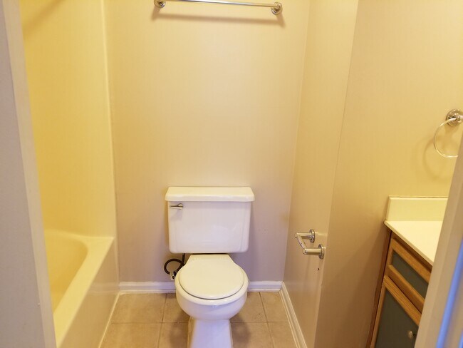 Building Photo - 2730 Linmar Ave