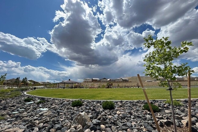 Building Photo - 904 Cascade Range Dr