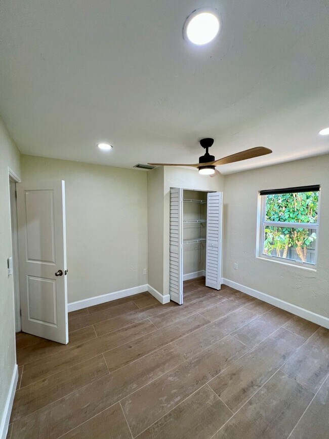 Building Photo - Fully Renovated 3/3 Northwood Home with Gu...