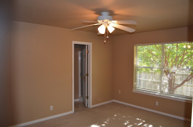 Building Photo - Fantastic 4BR/2BA in Highly Sought After Country Trails!