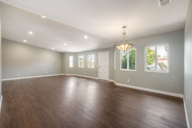 Building Photo - Tamarack Coastal Retreat! 1/2 Duplex with ...
