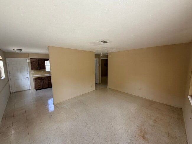 Building Photo - 5743 Elm St