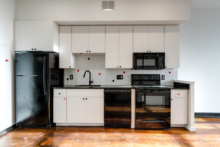 Kitchen - 210 E Grace St