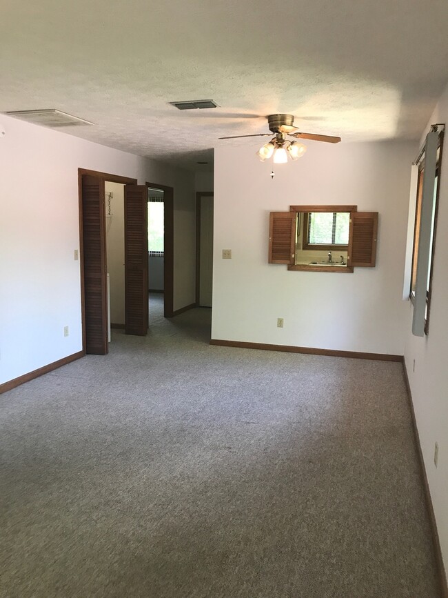 Building Photo - Willow Bend Beauty