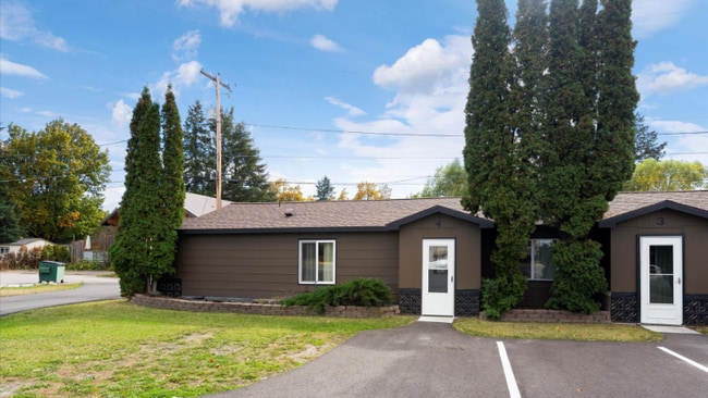 Building Photo - 1022 9th St W