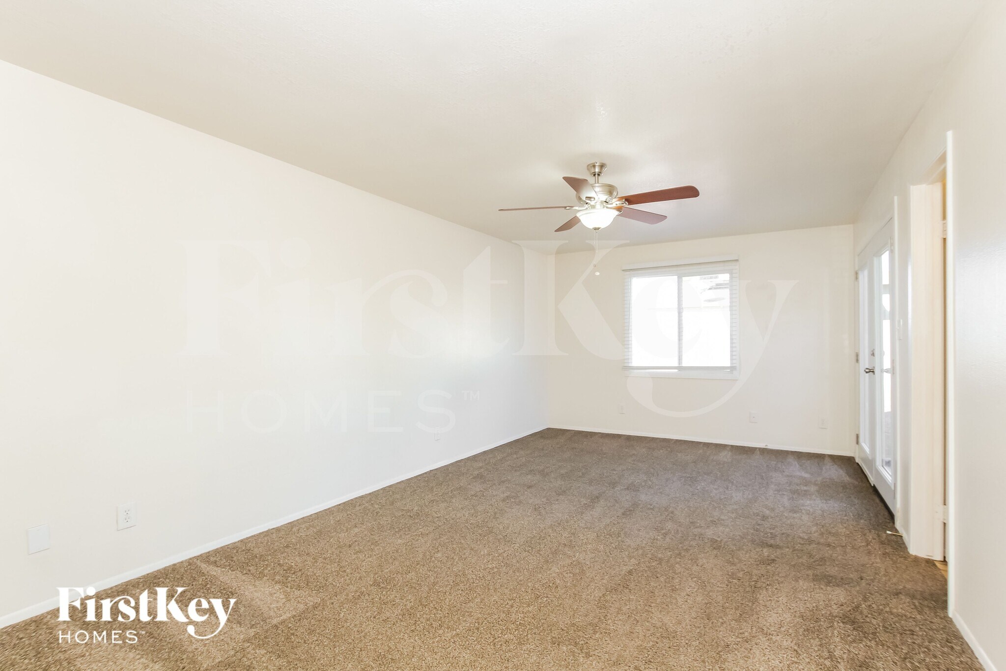 Building Photo - 3502 E Greenway Ln