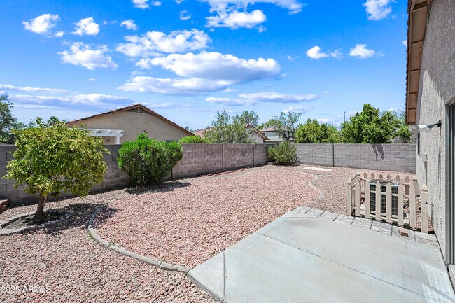 Building Photo - 3057 W Lucia Dr