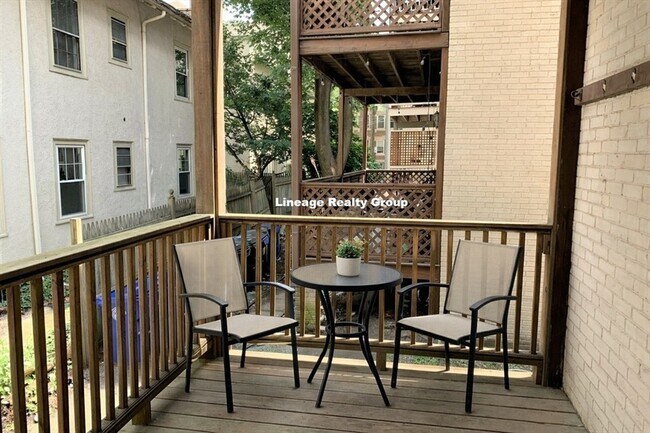 Building Photo - 157 Thorndike St