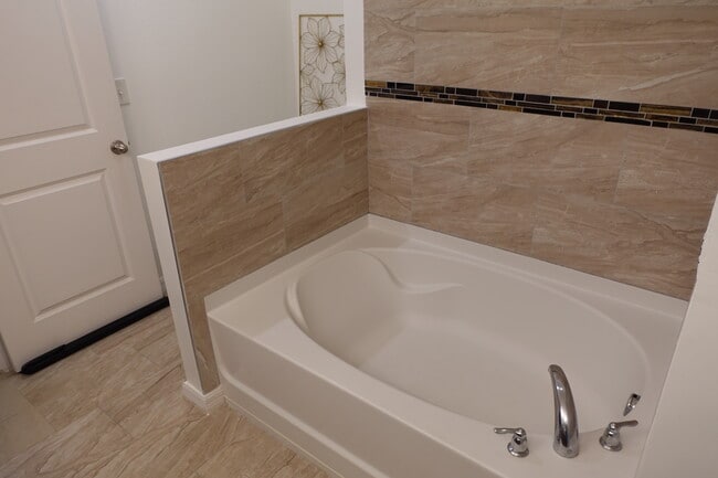 Building Photo - 11808 Thicket Wood Dr