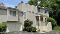 Building Photo - 19 Clavendon Ct