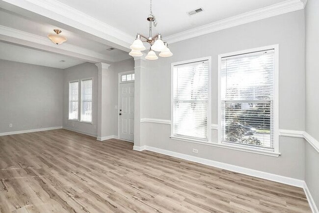 Building Photo - Gorgeous 3BD/2.5BA Craftsman Style Home in the Westmoreland Community!