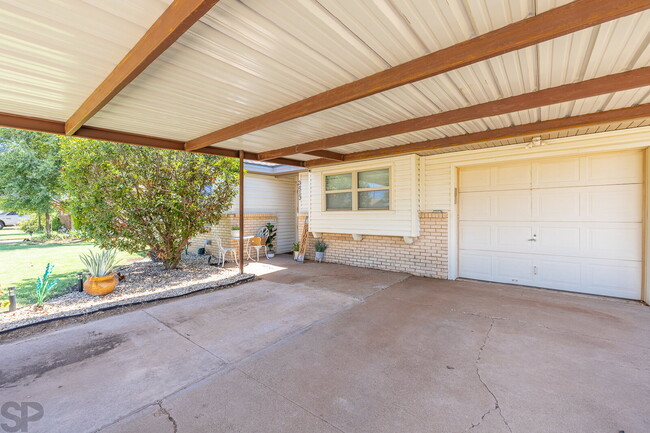 Building Photo - Charming 3 bedroom, 2 bath in Great Location!