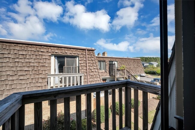 Building Photo - 1635 Ocean Bay Dr