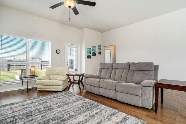 Building Photo - 8302 Tourmaline Wy