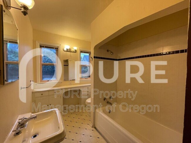 Building Photo - 6945 NE Sacramento St