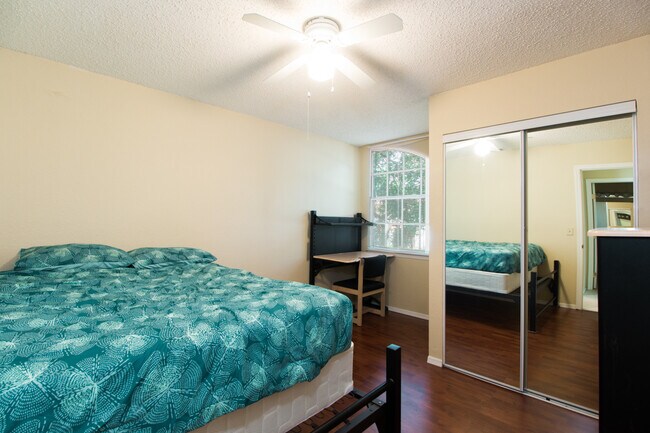 Building Photo - Windsor Park #228