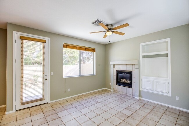 Building Photo - 4 Bedroom Home in Green Valley Ranch