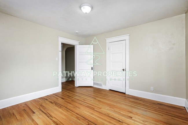 Building Photo - 318 S 1200 E