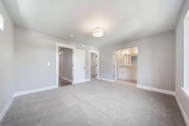Building Photo - 6636 SE 57th Ave