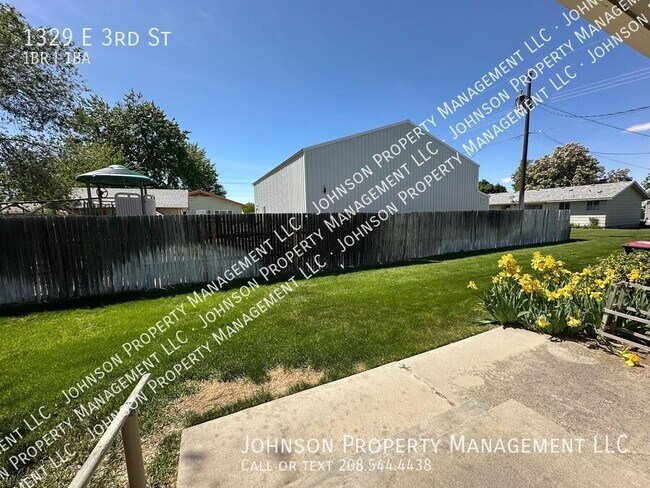 Building Photo - 1329 E 3rd St
