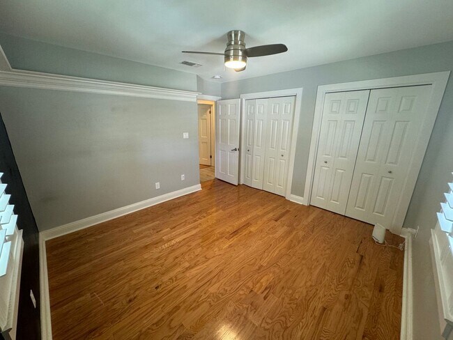 Building Photo - Gulf Breeze Proper - 5 bedroom, 3.5 bathro...